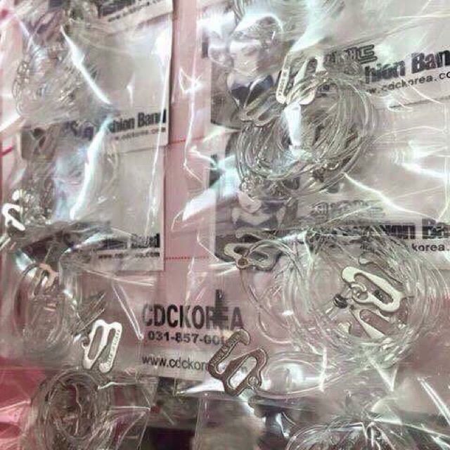 Còn ít sale - Quần Crystal ren có lem màu nhẹ