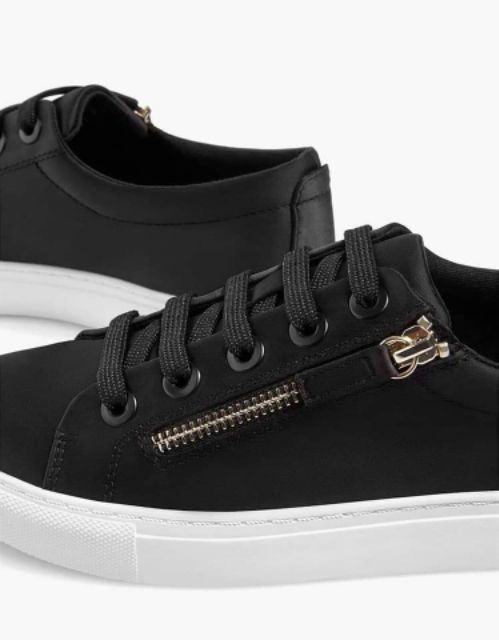 Giày Stradivarius Black plimsolls with zip