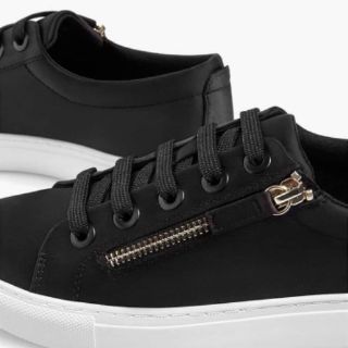 Giày Stradivarius Black plimsolls with zip