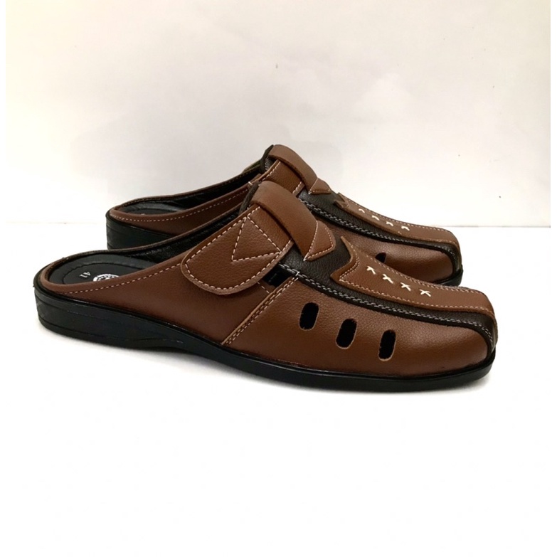 Dép bít mũi nam đẹp..da mềm..mã SP02. màu vàng phối nâu.mẫu mới nhất