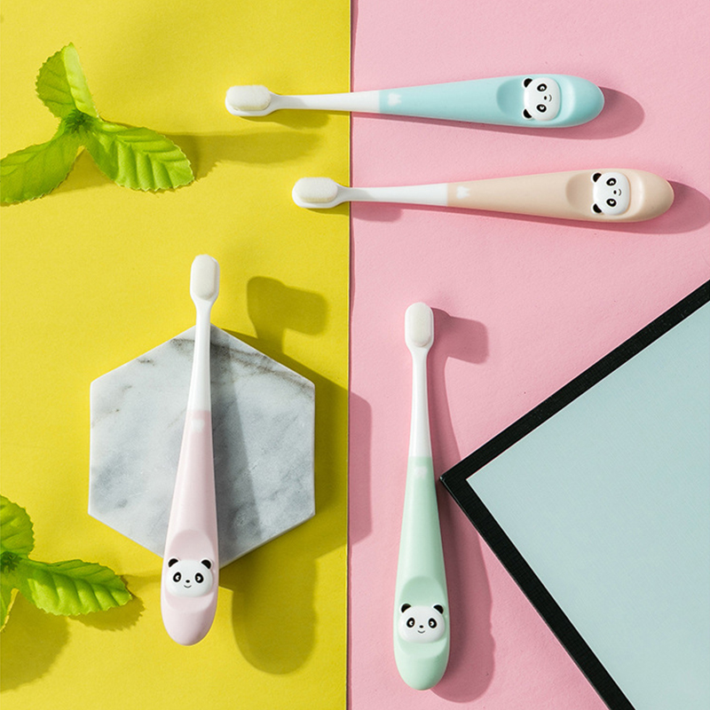 Bàn chải đánh răng lông mềm màu ngẫu nhiên dành cho bé từ 1 - 3 tuổi