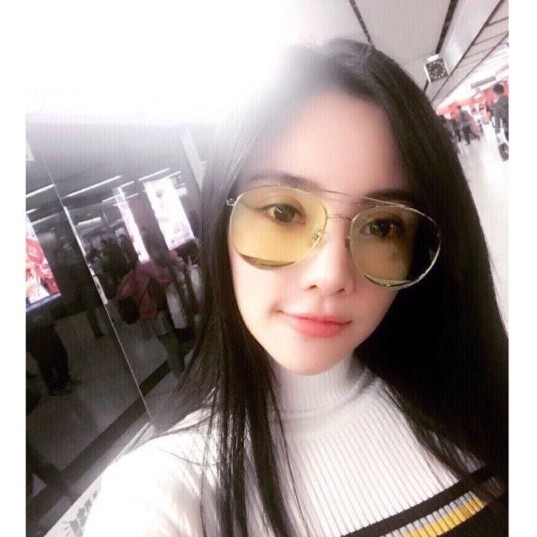 Kính mát xi vàng tròng xuyên đêm vàng