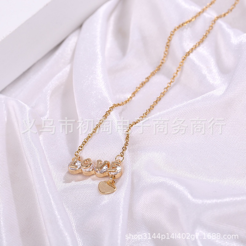 Dây Chuyền Thép Titan Mặt Chữ Love Đính Đá Phong Cách Nhật Bản