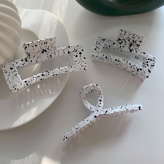 Kẹp tóc kiểu dáng chấm đen trắng hìlàm từ acrylic