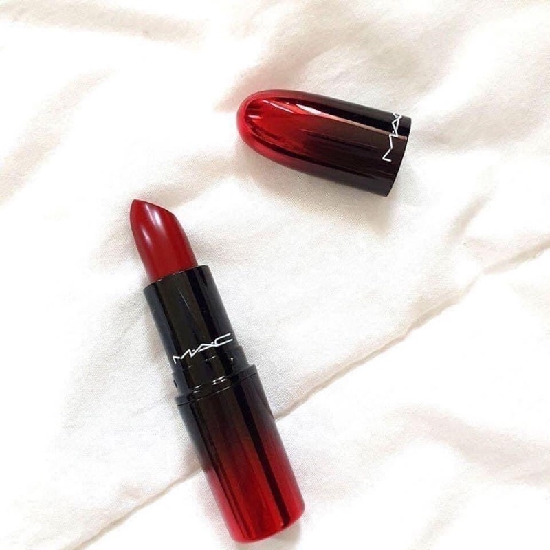 Son Mac Love Me Lipstick Rouge 423 E For Effortless – Màu Đỏ Thuần