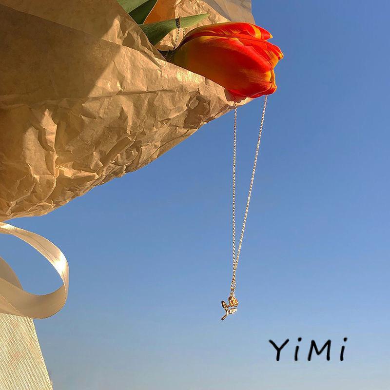 Vòng cổ màu vàng thiết kế mặt hoa hồng tinh tế thời trang cho nữ