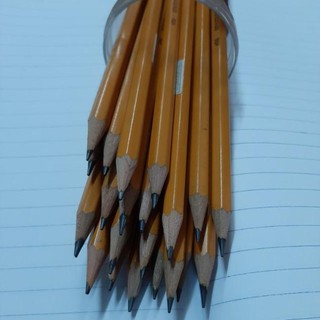 Hộp 12 chiếc bút chì tiệp KOH ( loại sịn )