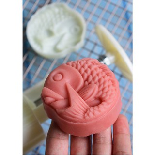 Khuôn trung thu lò xo 2020 gồm 1 mặt hình con cá 75g mẫu 173