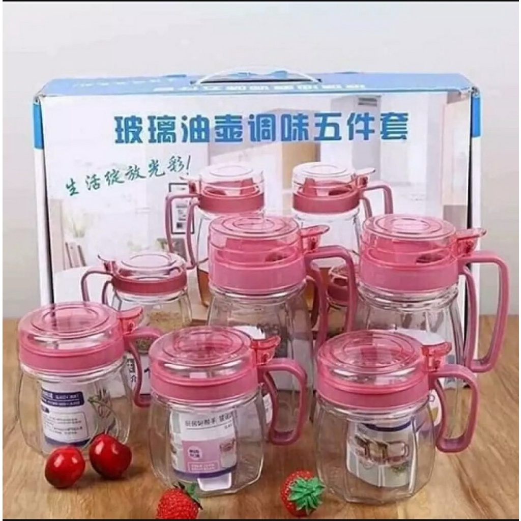 Bộ 5 Hủ Đựng Gia Vị Thủy Tinh Gồm 2 Bình Rót Và 3 Hũ Đựng Chất Lỏng Có Nắp Bật Tặng Kèm Thìa Hủ Màu Hồng Trong Suốt.