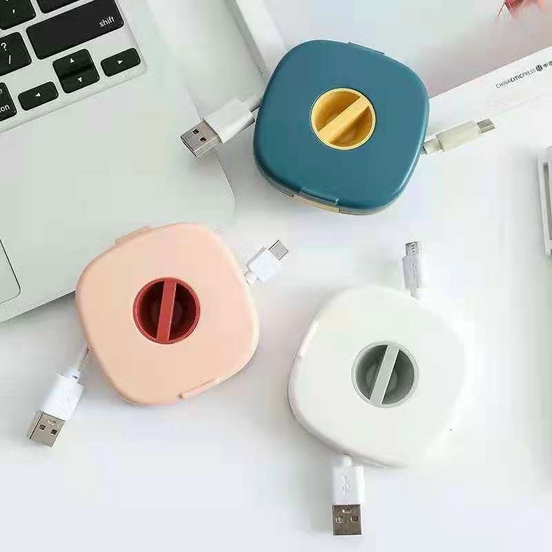 Hộp đựng, cuộn dây sạc pin điện thoại tiện lợi trên ô tô