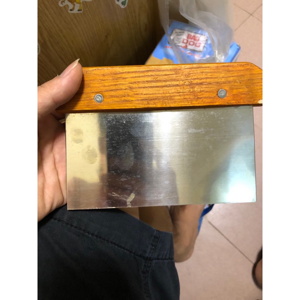 Dụng cụ chia bột inox cán gỗ