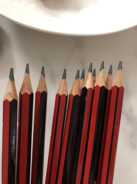 1 hộp chì đức 2B