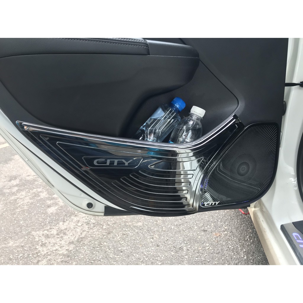Ốp tapli cánh cửa, ốp loa cánh xe Honda City 2015- 2023, Mẫu titan xước cao cấp