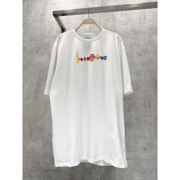 Áo thun form rộng vũ trụ