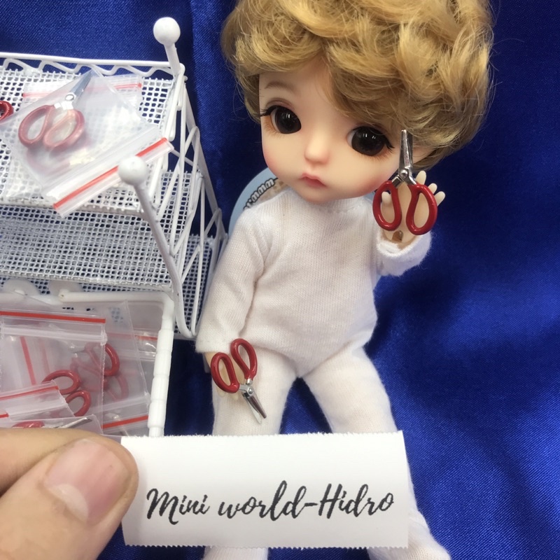 Cây kéo cắt mini tí hon dùng cho búp bê Barbie, BJD tỉ lệ 1/8, 1/12 trang trí nhà búp bê. Dollhouse, Miniature