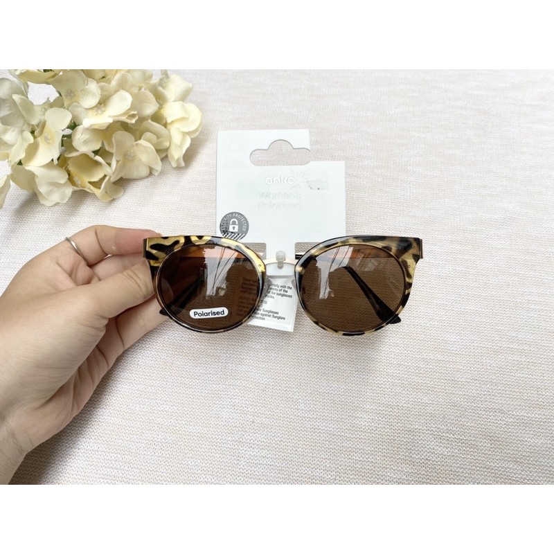 Kính phân cực Anko sang sịn mịn ạ, Có Mail mua hàng tại web của hãng.