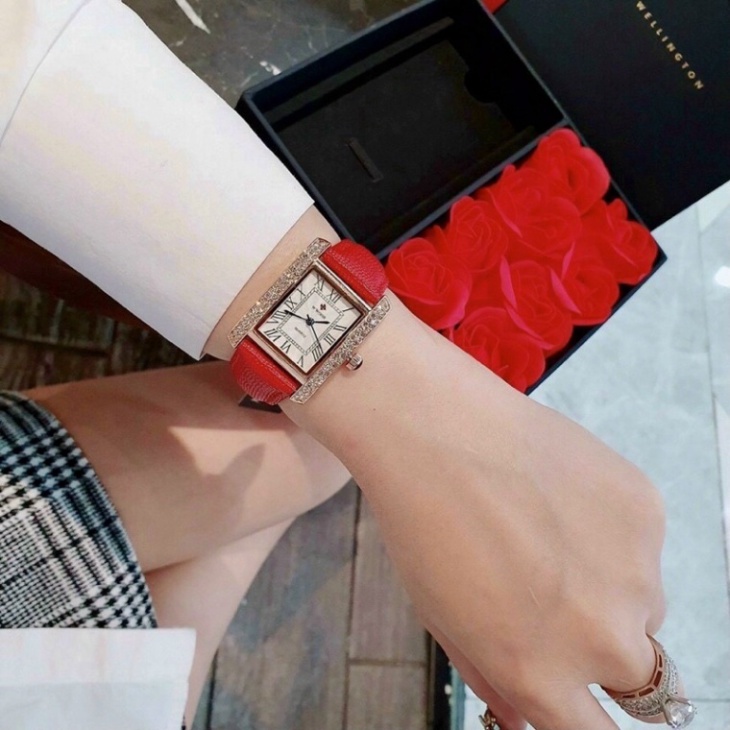 Đồng Hồ Nữ WWOOR 8806 Mặt Vuông Dây Da Thời Trang Đẹp