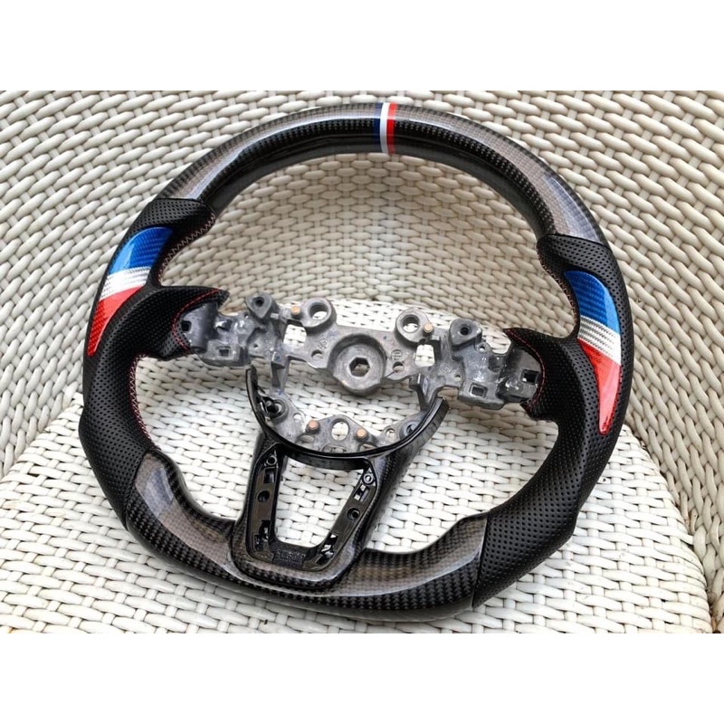 vô lăng cacbon fiber siêu đẹp cho dòng mazda đời 2015-2021