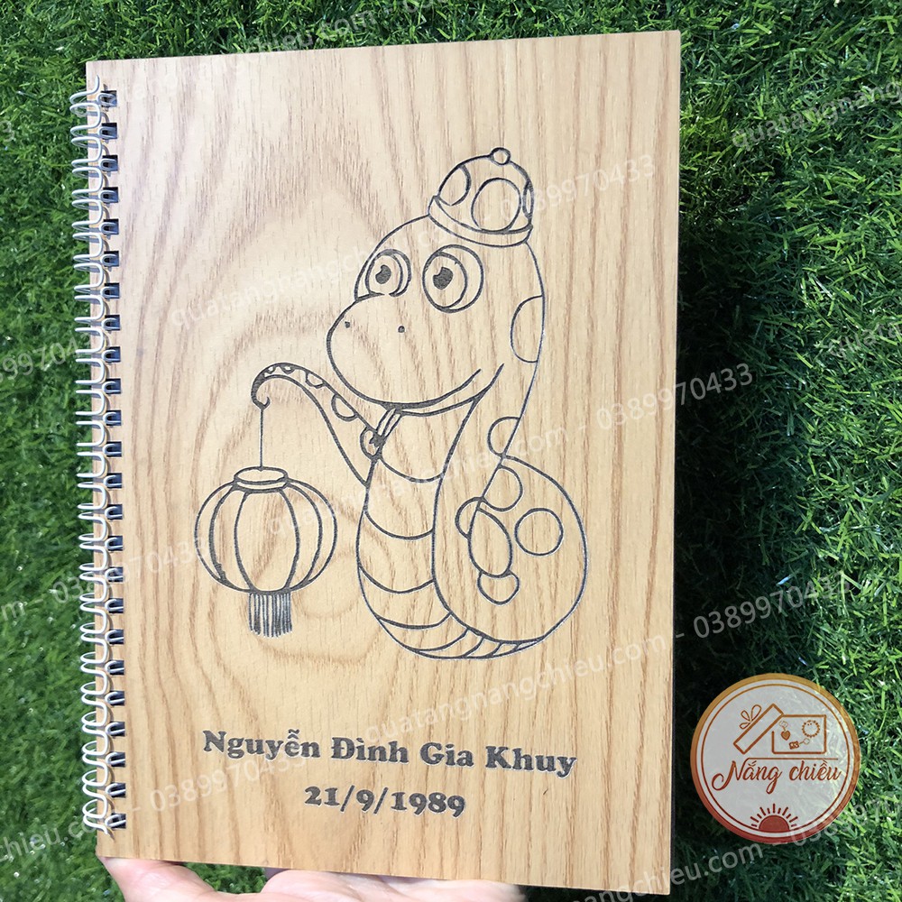 Món quà tặng con yêu - Sổ tay handmade bìa gỗ cứng thiết kế theo yêu cầu - Mẫu sổ hình rắn