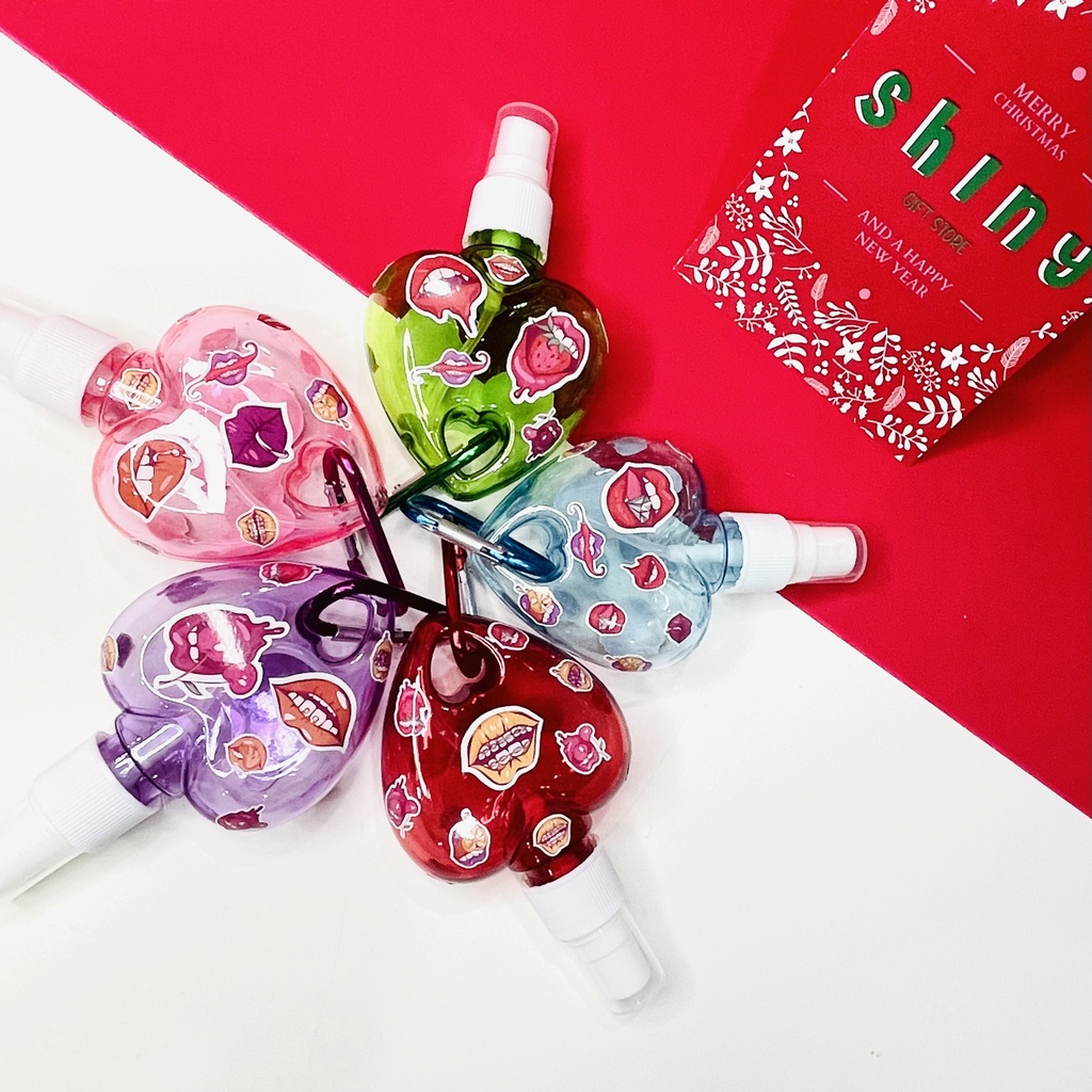 Combo 2 bình xịt trái tim 50ml tặng kèm sticker và móc treo tiện dụng