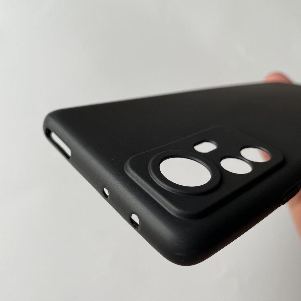 Ốp lưng silicon đen nhám cho Xiaomi Mi 12 Pro không bám vân tay, khoét riêng từng mắt camera.