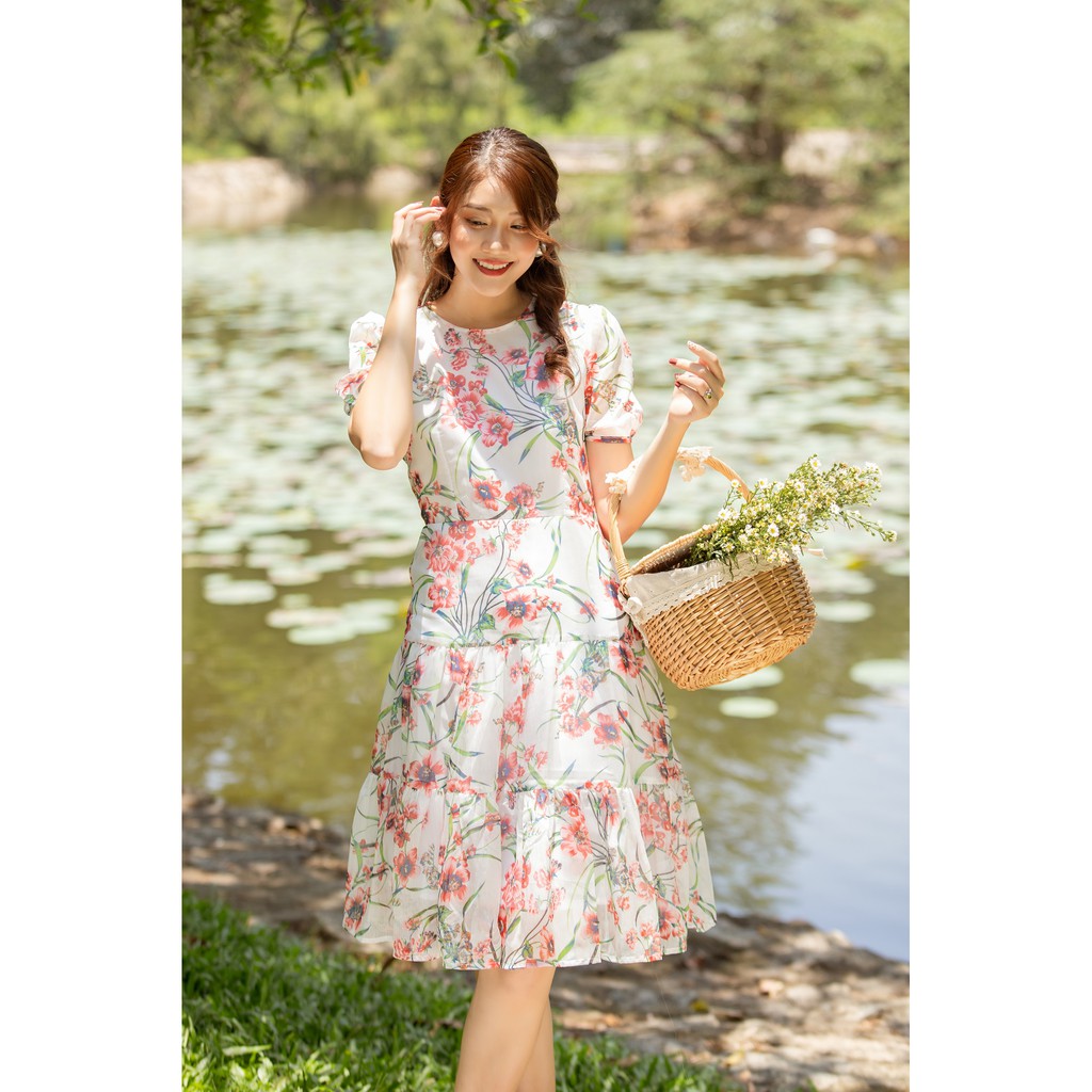 Jenny Le - Đầm tơ hoa tay ngắn tùng nhíu tầng  JL060