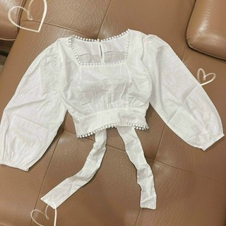 Áo croptop td nơ lưng trắng