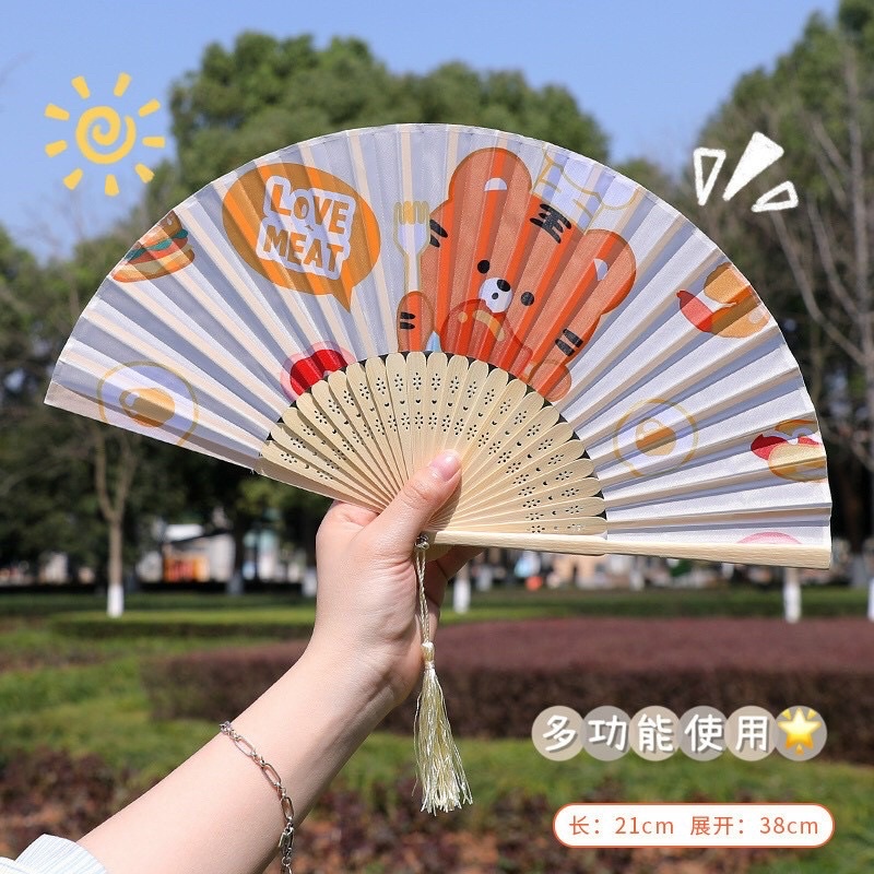 Quạt xếp cầm tay bằng gỗ in họa tiết siêu dễ thương