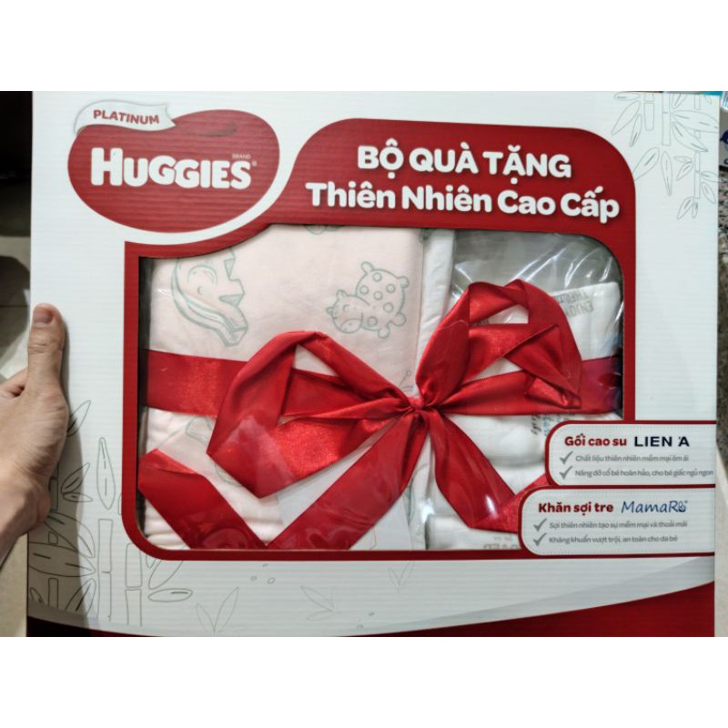 Bộ quà tặng thiên nhiên Huggies - Gối cao su Liên Á kèm vỏ + Khăn tắm sợi tre Mamaru