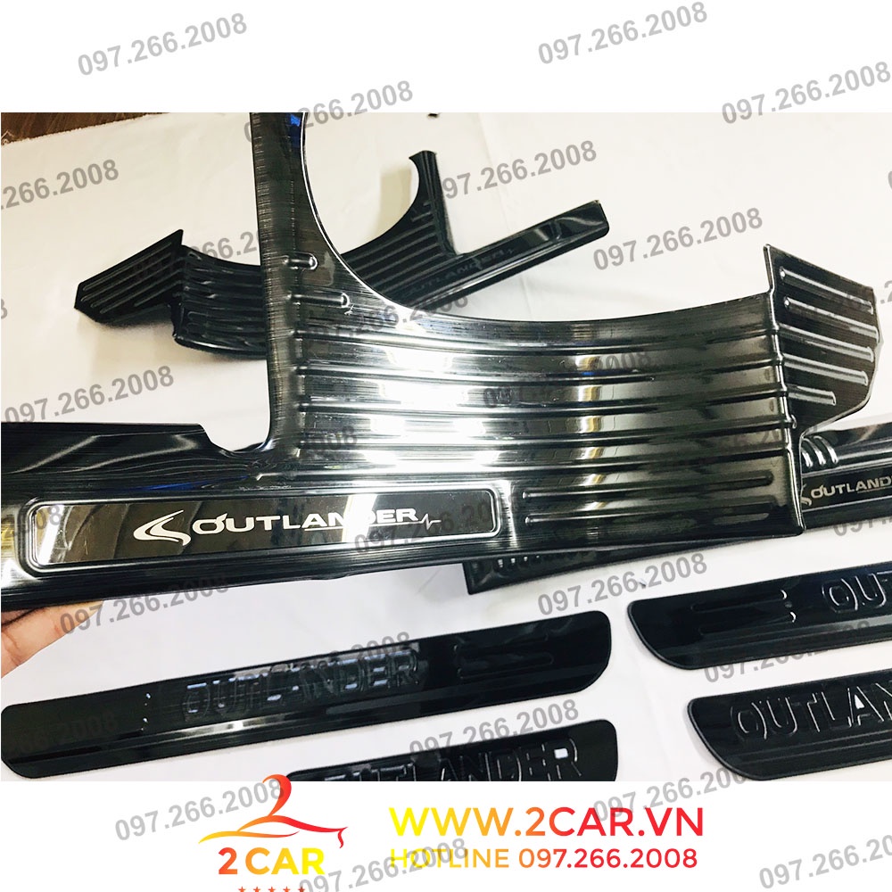 [Mã LIFEXANH03 giảm 10% đơn 500K] Bộ Ốp Bậc Cửa Trong Ngoài Xe Mitsubishi Outlander 2018-2021, chất liệu Titan