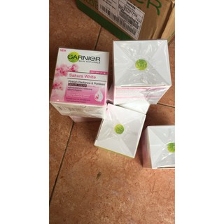 kem dưỡng da Garnier