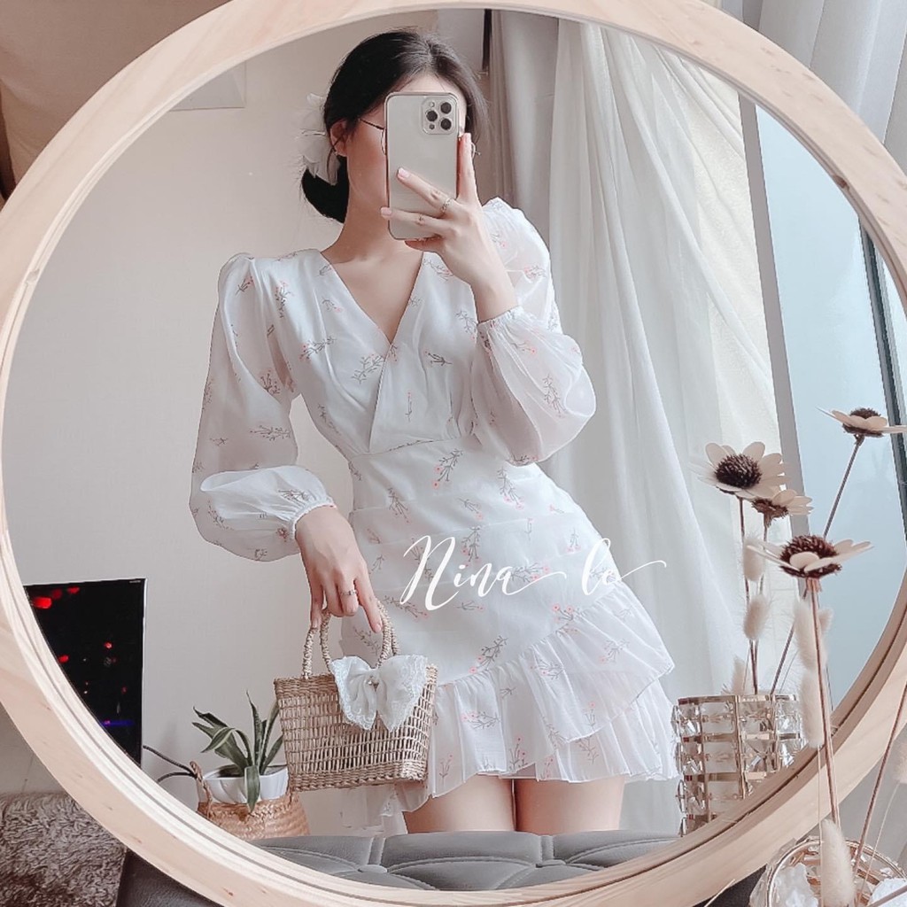 ĐẦM TRẮNG HOA ĐẮP CHÉO NHÚN TẦNG ĐUÔI CÁ🧡 Dáng form a cách điệu vai nhún bèo xinh xắn