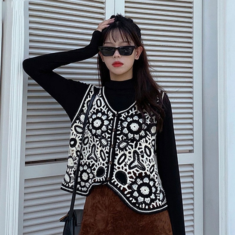 Áo Sweater Dệt Kim Không Tay Cổ V Cài Nút Họa Tiết Hoa Lá Thời Trang Mùa Xuân Cho Nữ