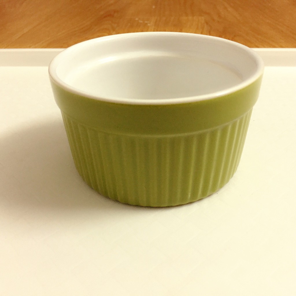 Giáo cụ Montessori - Thố sứ xanh lá dùng thực hành Montessori