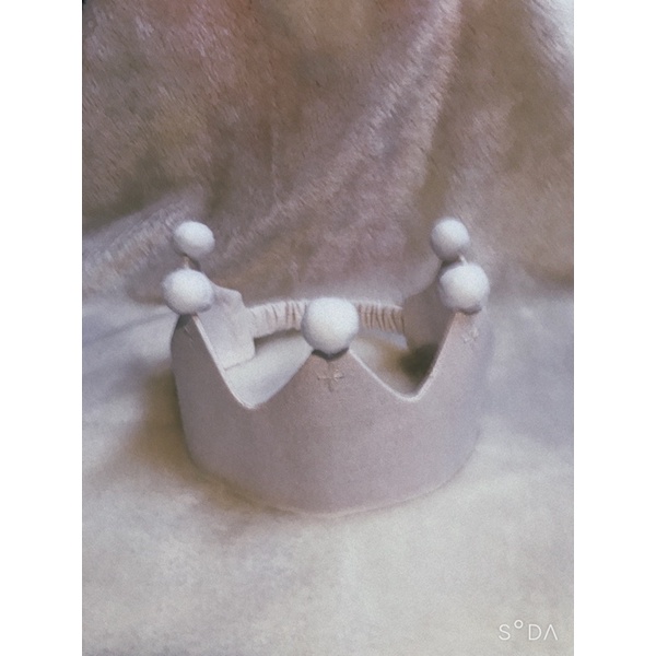 Vương miện vải linen thêu tên bé theo yêu cầu