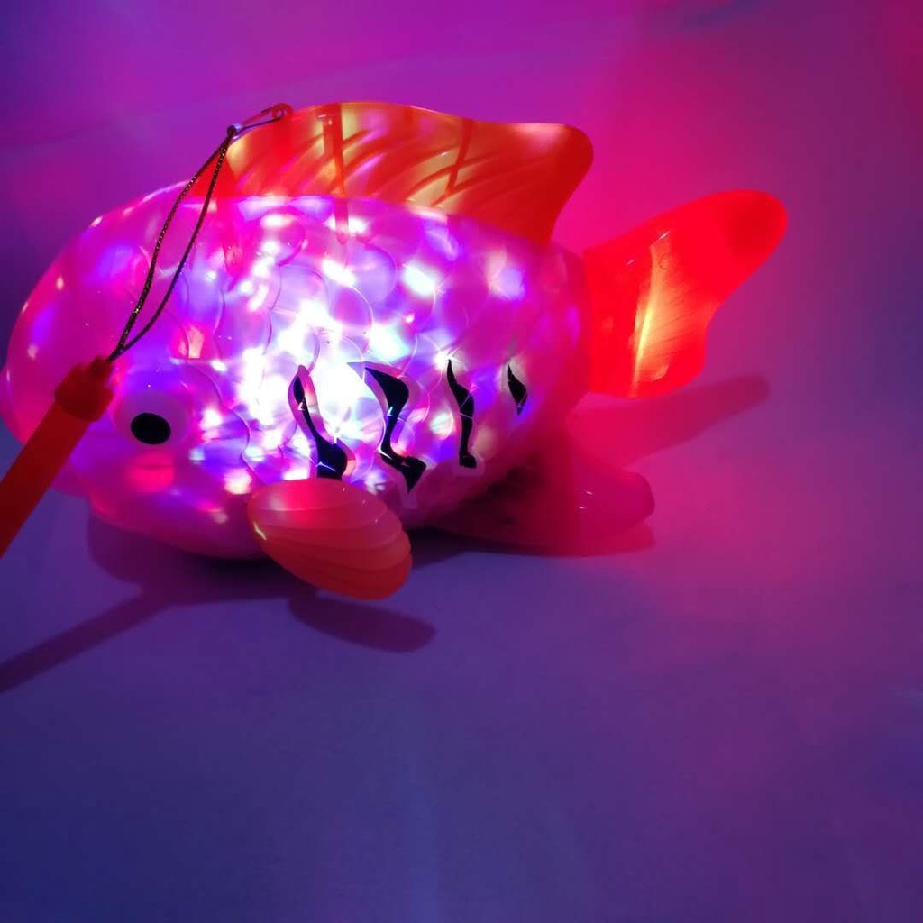 Lồng đèn trung thu hình cá chép size lớn có nhạc phát sáng bảy màu và di chuyển