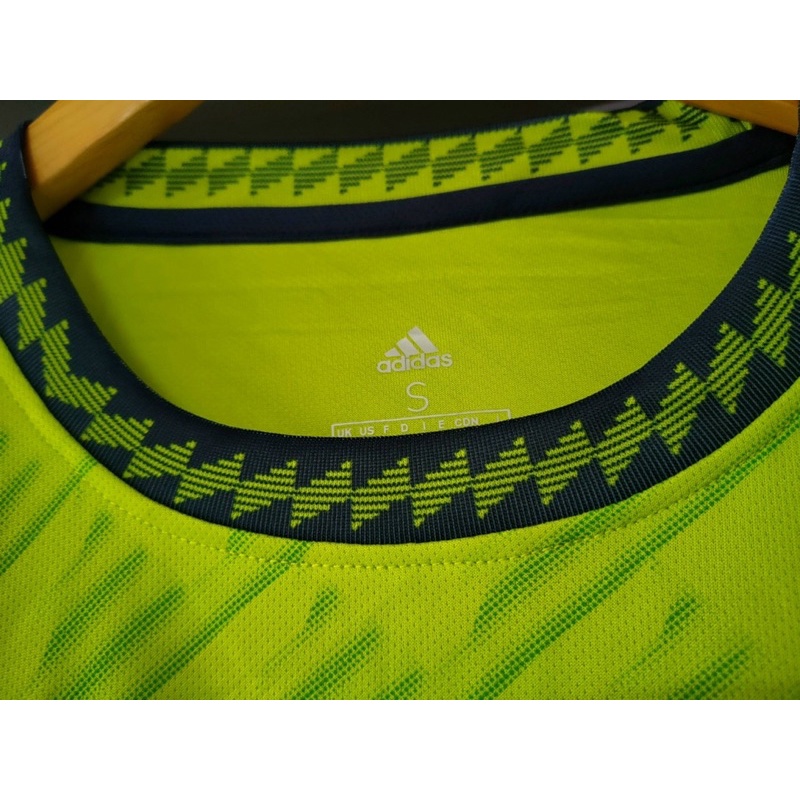 Quần áo bóng đá MU thái màu Xanh chuối bản fan - logo thêu