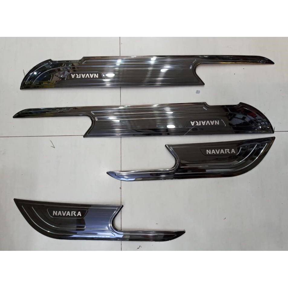 Bộ 4 ốp tapli cửa xe Nissan Navara NP300 đời 2016 đến 2020 mẫu titan cao cấp + tặng kèm keo dính thêm