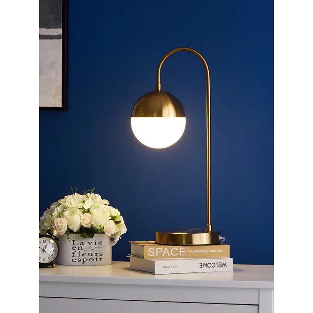 Ảnh thật - Đèn bàn decor, đèn trang trí cao cấp - BH 2 năm, tặng kèm bóng led; đèn bàn học, đèn tap gường trang trí