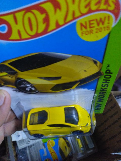 Xe Hotwheels Lamborghini Huracan Yellow color , hàng hiếm giá rẻ