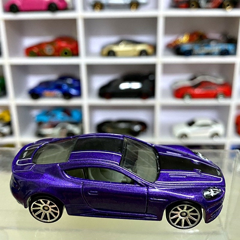 Xe Mô Hình Hot Wheels Aston Martin DBS