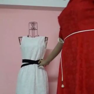 Đầm ren kèm thắt lưng
