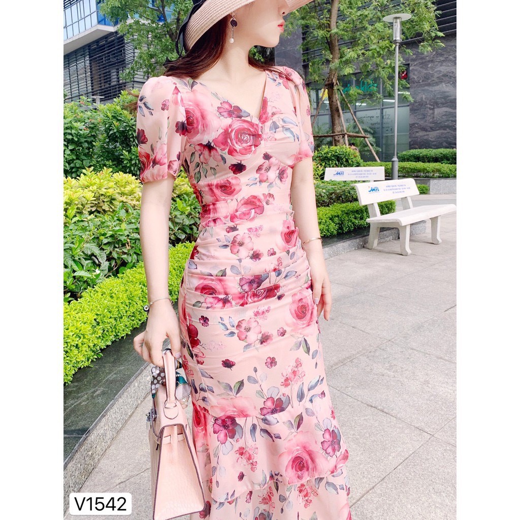 VN74 - VÁY HOA HỒNG VOAN TƠ ĐUÔI CÁ XẾP EO NỮ | BigBuy360 - bigbuy360.vn