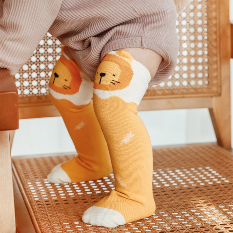 Set 3 Đôi Tất Dài Họa Tiết Hoạt Hình Xinh Xắn Cho Bé Gái