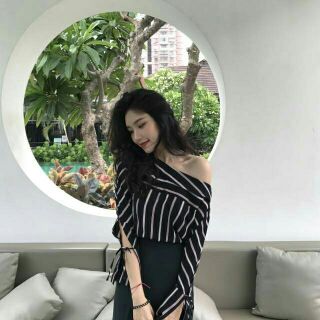 Áo kẻ lệch vai