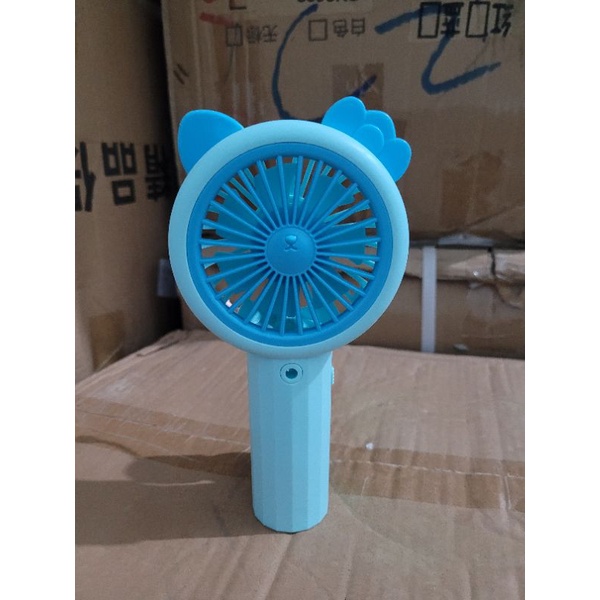 Quạt mini cầm tay phun sương cute, Tích điện siêu mát, Đèn led cá tính.