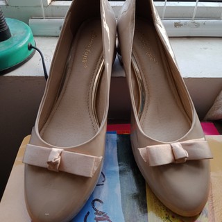 Giày búp bê nữ gót vuông màu kem phối nơ nhỏ 3cm-thanh lý