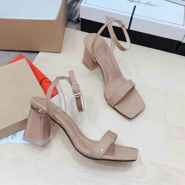 Sandal mũi vuông quai chéo