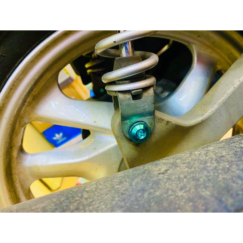 Ốc TITAN GR5 8ly30 Dù Dày gắn chân phuộc xe tay ga Vario - Click - Ab125/150 - Shmode - SH , Vision ...