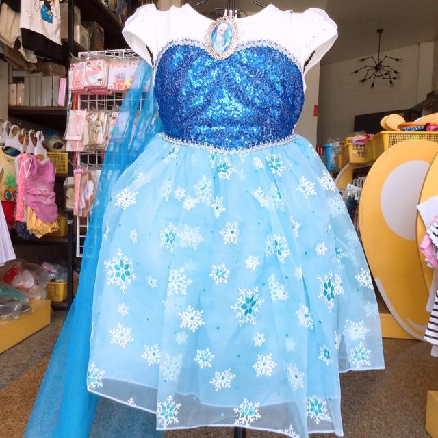 Đầm Elsa có tà dài